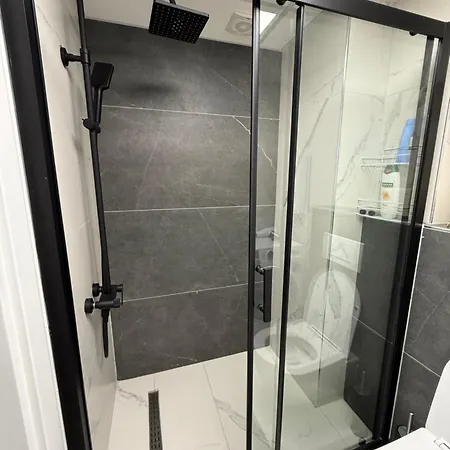 Apartamento New Modern One Bedroom Julija